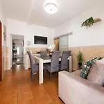 Dom wakacyjny Dina House Quinzico Nazaré