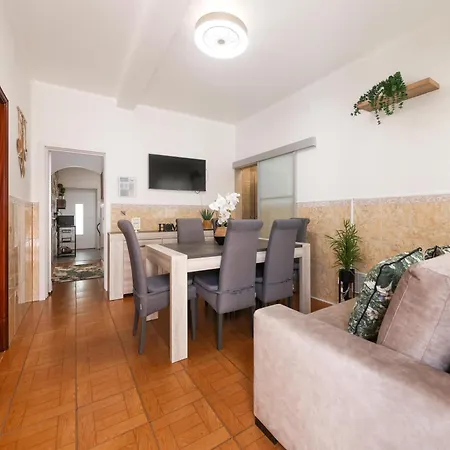 Holiday home Dina House Quinzico Nazare
