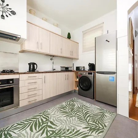 Dina House Quinzico 纳扎雷