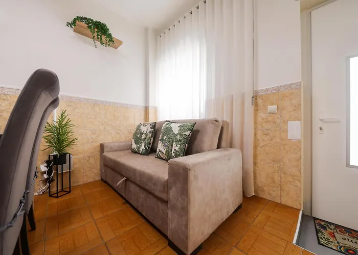 Dina House Quinzico بيت للعطل نازاريه